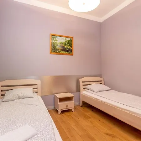 Spacious Old In A Modern Building Апартаменты Рига