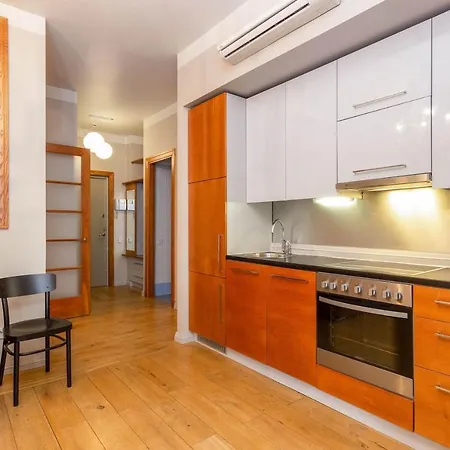 Spacious Old In A Modern Building